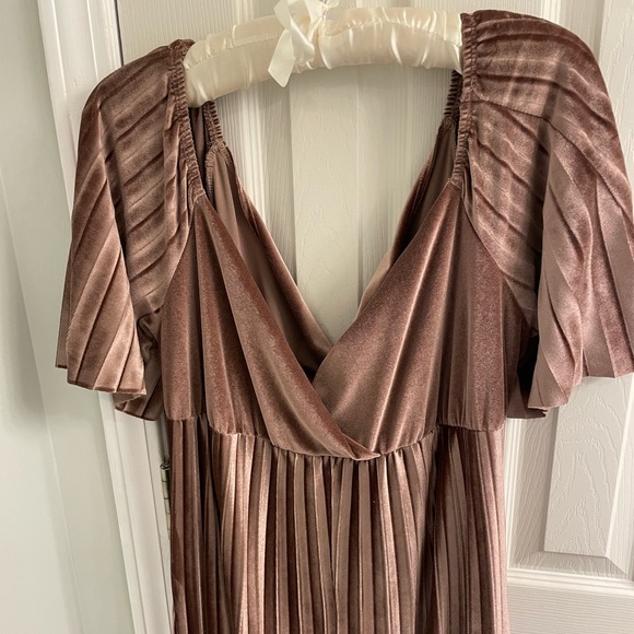 ASOS | Gorgeous Velvet Gown - Picture 2 of 4